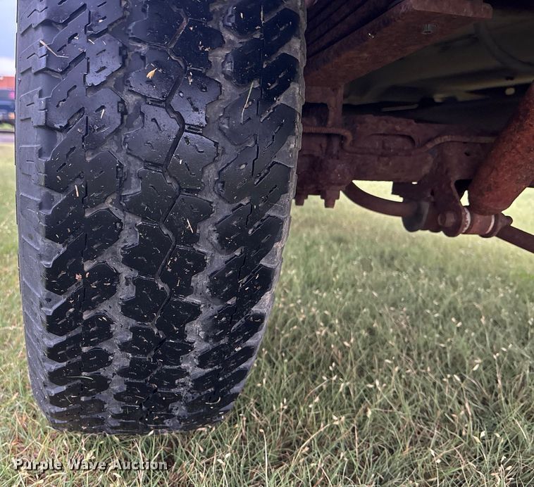 image for item ET4628 1992 GMC Suburban SUV