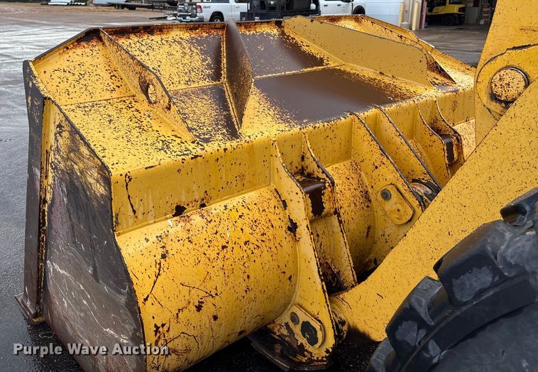 image for item ET4639 2004 Komatsu WA380 Wheel Loader