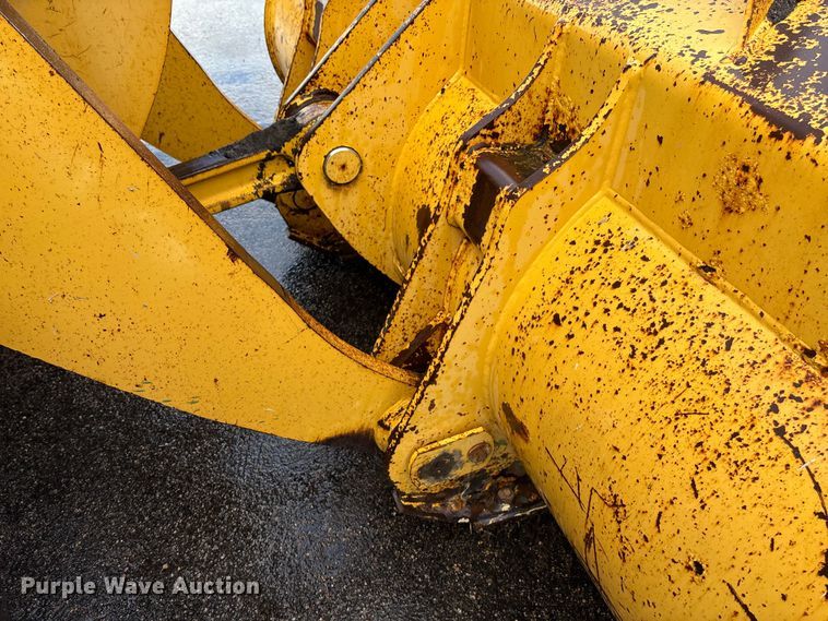 image for item ET4639 2004 Komatsu WA380 Wheel Loader