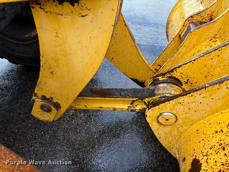 image for item ET4639 2004 Komatsu WA380 Wheel Loader