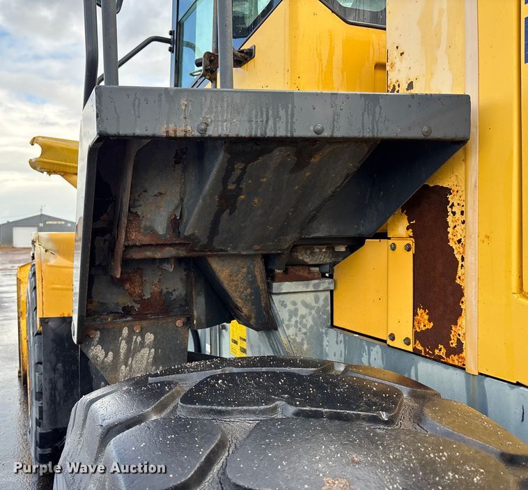 image for item ET4639 2004 Komatsu WA380 Wheel Loader