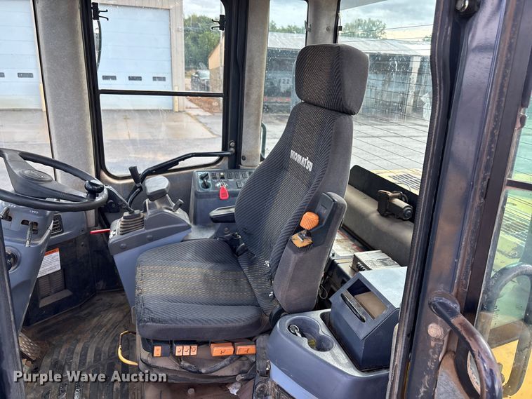 image for item ET4639 2004 Komatsu WA380 Wheel Loader