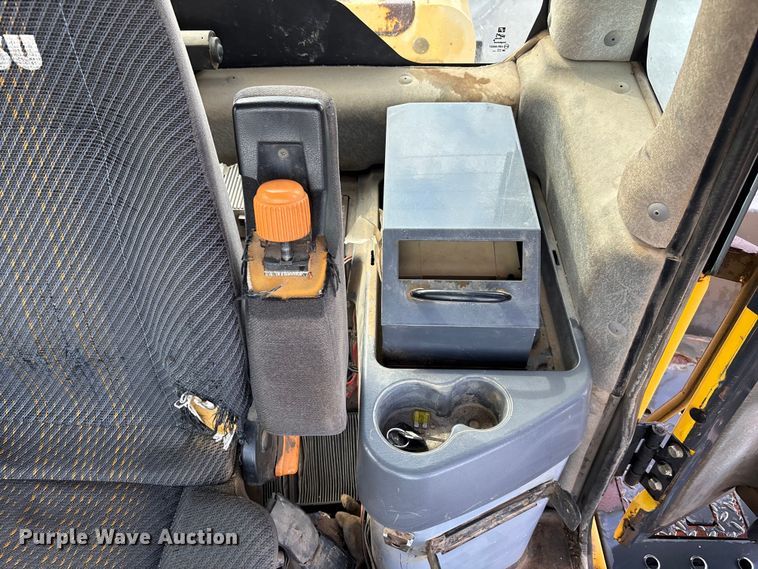 image for item ET4639 2004 Komatsu WA380 Wheel Loader