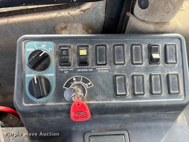 image for item ET4639 2004 Komatsu WA380 Wheel Loader