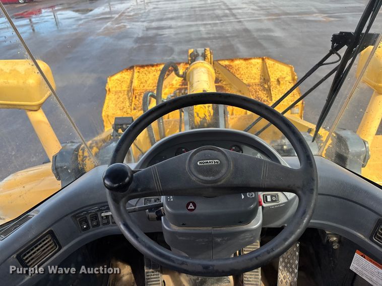 image for item ET4639 2004 Komatsu WA380 Wheel Loader