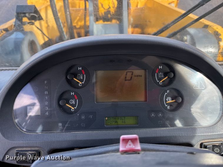 image for item ET4639 2004 Komatsu WA380 Wheel Loader