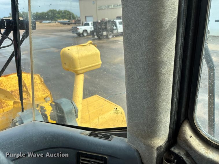 image for item ET4639 2004 Komatsu WA380 Wheel Loader