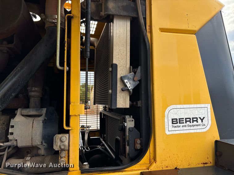 image for item ET4639 2004 Komatsu WA380 Wheel Loader