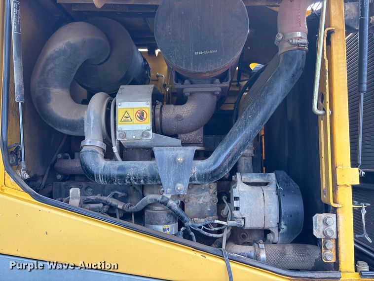image for item ET4639 2004 Komatsu WA380 Wheel Loader