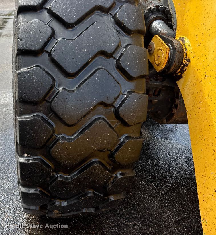 image for item ET4639 2004 Komatsu WA380 Wheel Loader