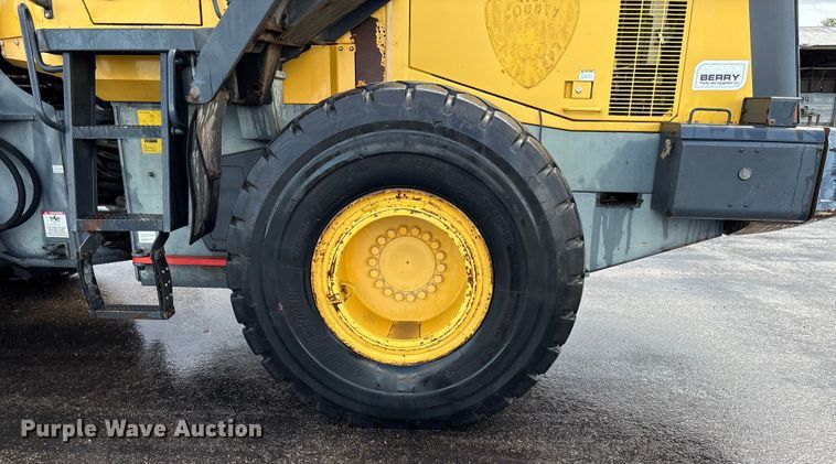 image for item ET4639 2004 Komatsu WA380 Wheel Loader