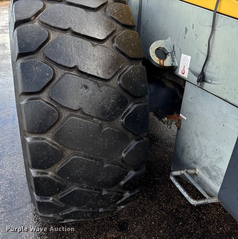 image for item ET4639 2004 Komatsu WA380 Wheel Loader