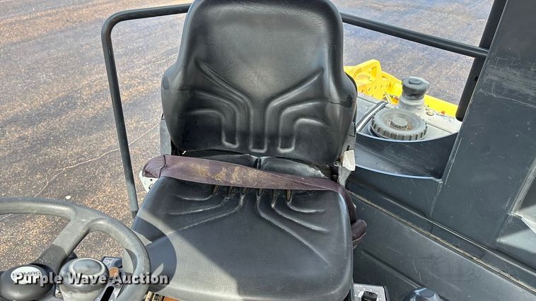 image for item ET4640 2007 Bomag BW190 AD-4 double drum vibratory roller