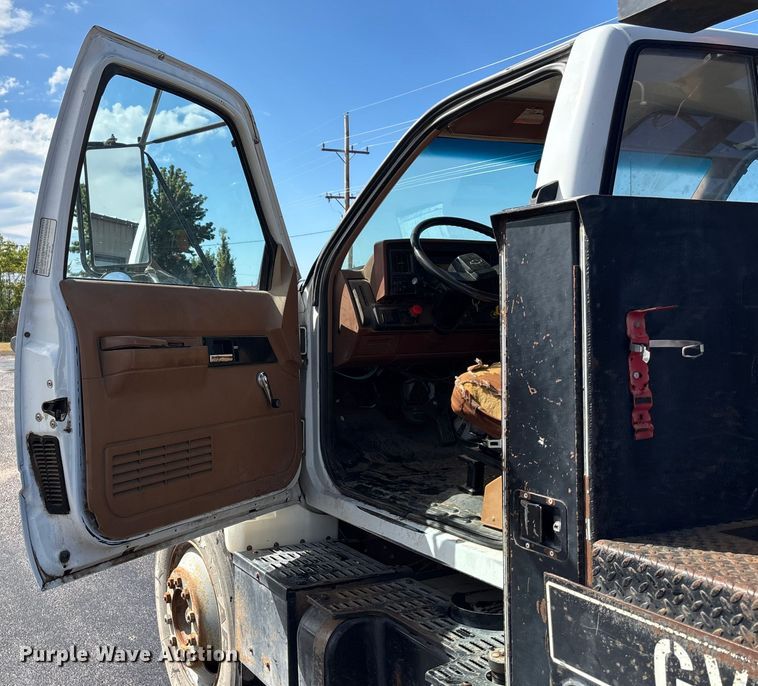 image for item ET4642 1992 CHEV Flatbed Winch Truck winch truck