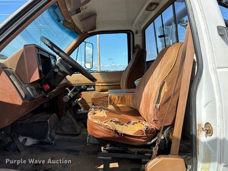 image for item ET4642 1992 CHEV Flatbed Winch Truck winch truck