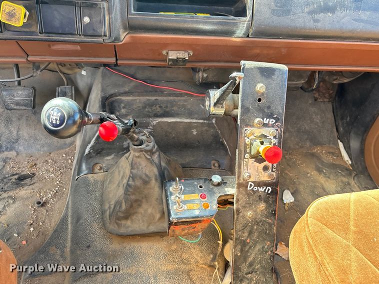 image for item ET4642 1992 CHEV Flatbed Winch Truck winch truck