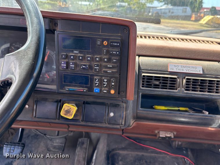 image for item ET4642 1992 CHEV Flatbed Winch Truck winch truck