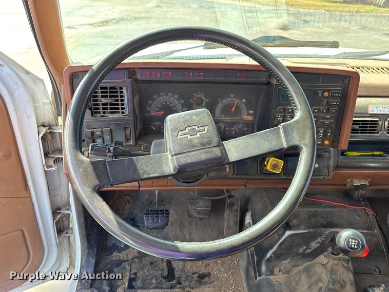 image for item ET4642 1992 CHEV Flatbed Winch Truck winch truck