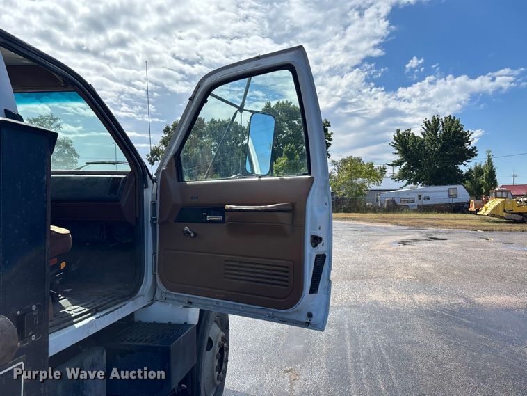 image for item ET4642 1992 CHEV Flatbed Winch Truck winch truck