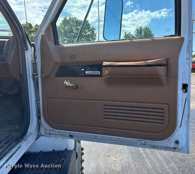 image for item ET4642 1992 CHEV Flatbed Winch Truck winch truck