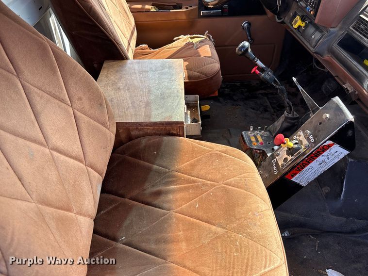 image for item ET4642 1992 CHEV Flatbed Winch Truck winch truck