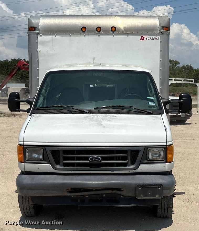 image for item EU0033 2005 Ford E350 Super Duty box truck