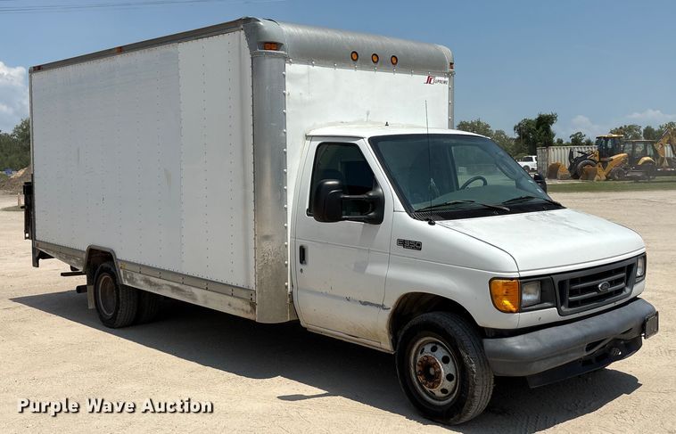 image for item EU0033 2005 Ford E350 Super Duty box truck