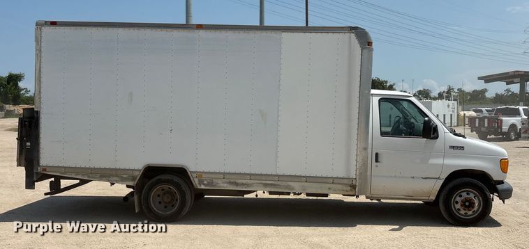 image for item EU0033 2005 Ford E350 Super Duty box truck