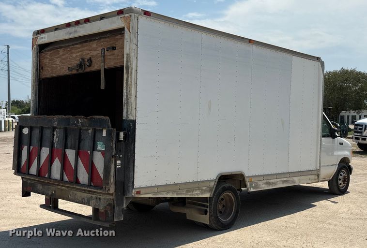image for item EU0033 2005 Ford E350 Super Duty box truck
