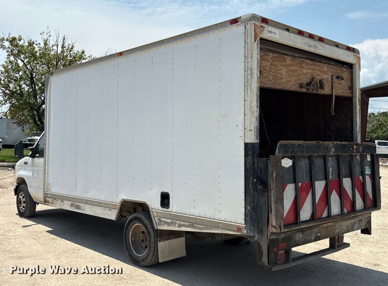 image for item EU0033 2005 Ford E350 Super Duty box truck