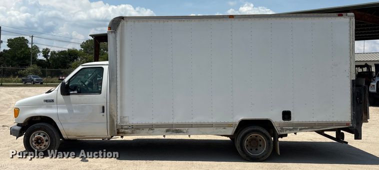 image for item EU0033 2005 Ford E350 Super Duty box truck