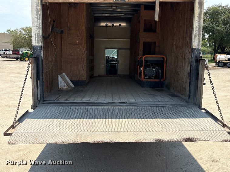 image for item EU0033 2005 Ford E350 Super Duty box truck