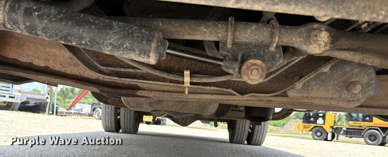 image for item EU0033 2005 Ford E350 Super Duty box truck