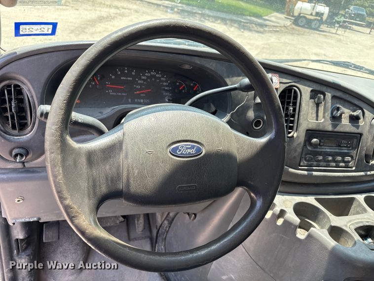 image for item EU0033 2005 Ford E350 Super Duty box truck