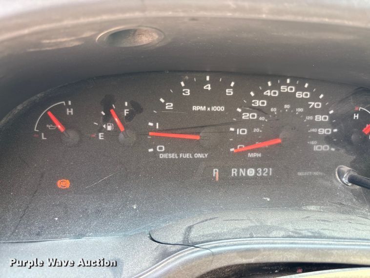 image for item EU0033 2005 Ford E350 Super Duty box truck