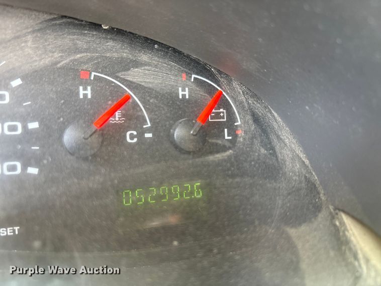 image for item EU0033 2005 Ford E350 Super Duty box truck