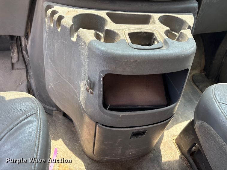 image for item EU0033 2005 Ford E350 Super Duty box truck