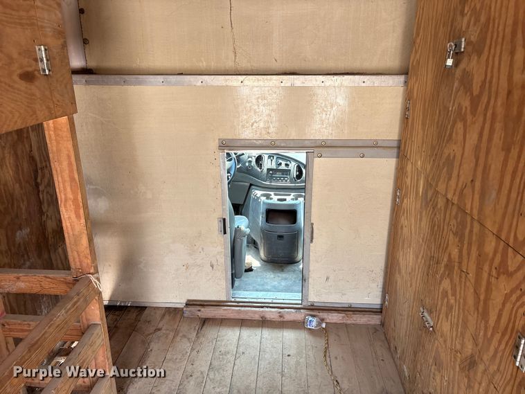 image for item EU0033 2005 Ford E350 Super Duty box truck