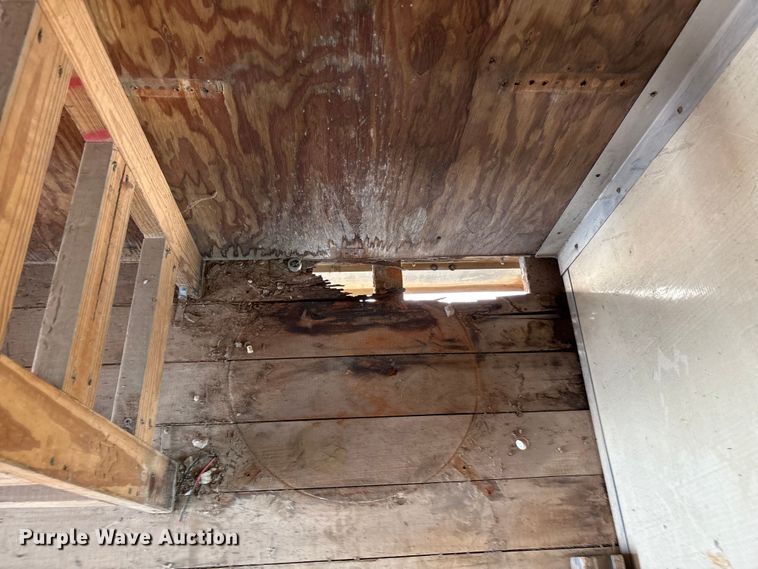 image for item EU0033 2005 Ford E350 Super Duty box truck