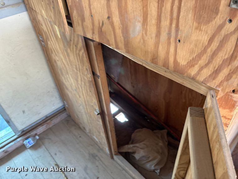 image for item EU0033 2005 Ford E350 Super Duty box truck