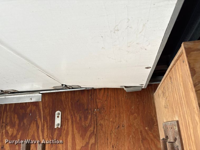 image for item EU0033 2005 Ford E350 Super Duty box truck