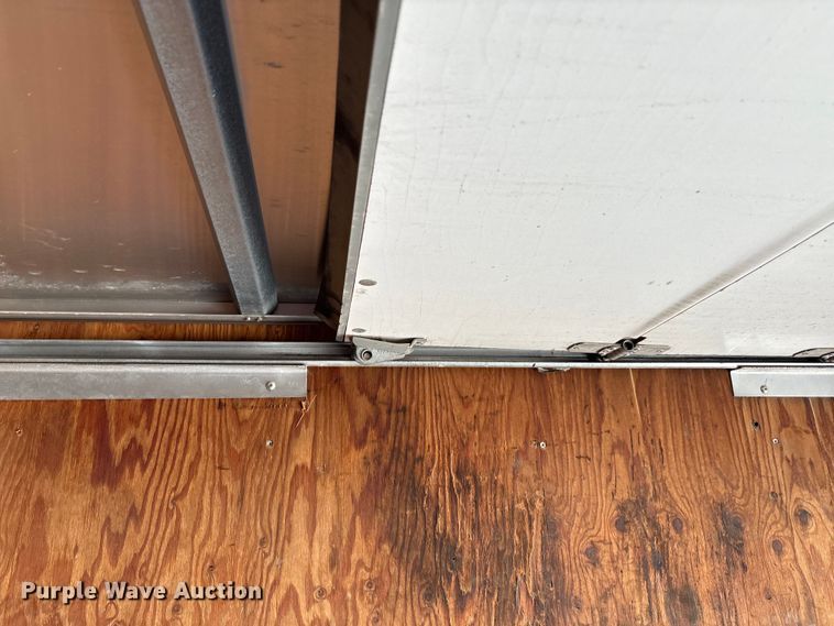 image for item EU0033 2005 Ford E350 Super Duty box truck