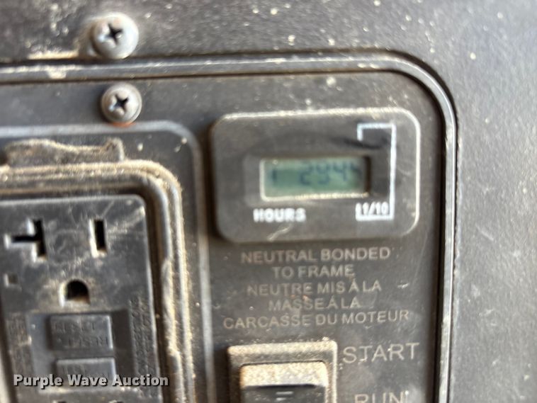 image for item EU0033 2005 Ford E350 Super Duty box truck