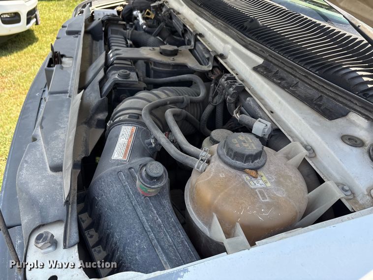 image for item EU0033 2005 Ford E350 Super Duty box truck