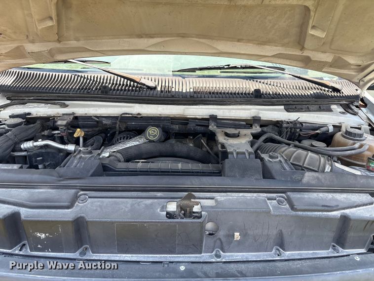 image for item EU0033 2005 Ford E350 Super Duty box truck