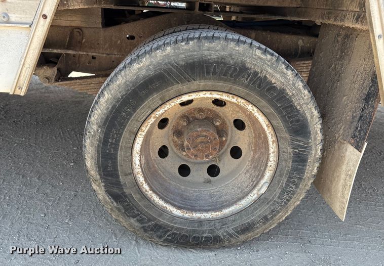 image for item EU0033 2005 Ford E350 Super Duty box truck