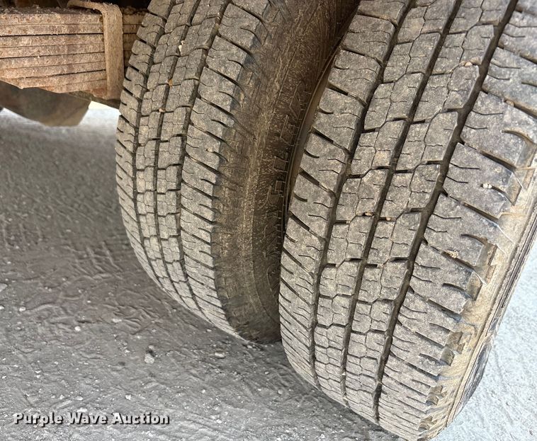 image for item EU0033 2005 Ford E350 Super Duty box truck