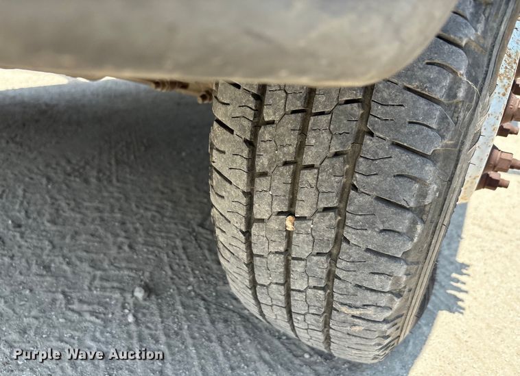 image for item EU0033 2005 Ford E350 Super Duty box truck