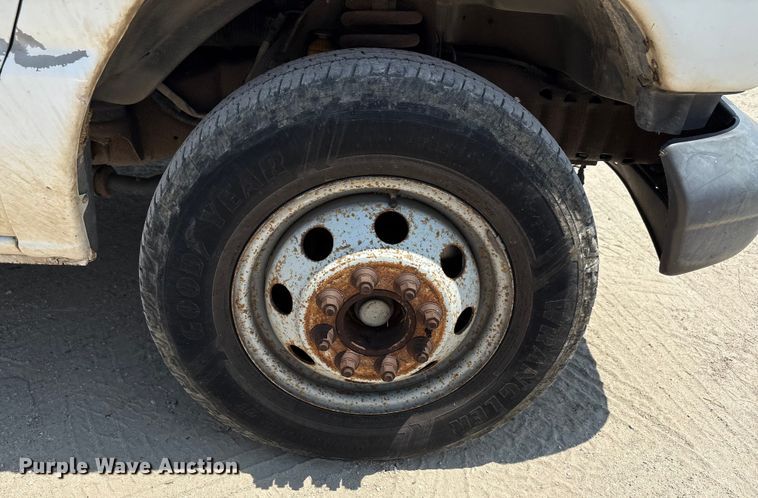 image for item EU0033 2005 Ford E350 Super Duty box truck