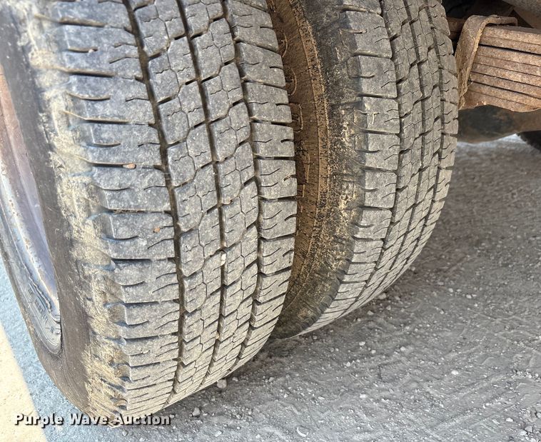 image for item EU0033 2005 Ford E350 Super Duty box truck